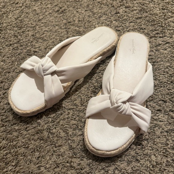 Size 9 Nude Cream color Sandals - Picture 5 of 5